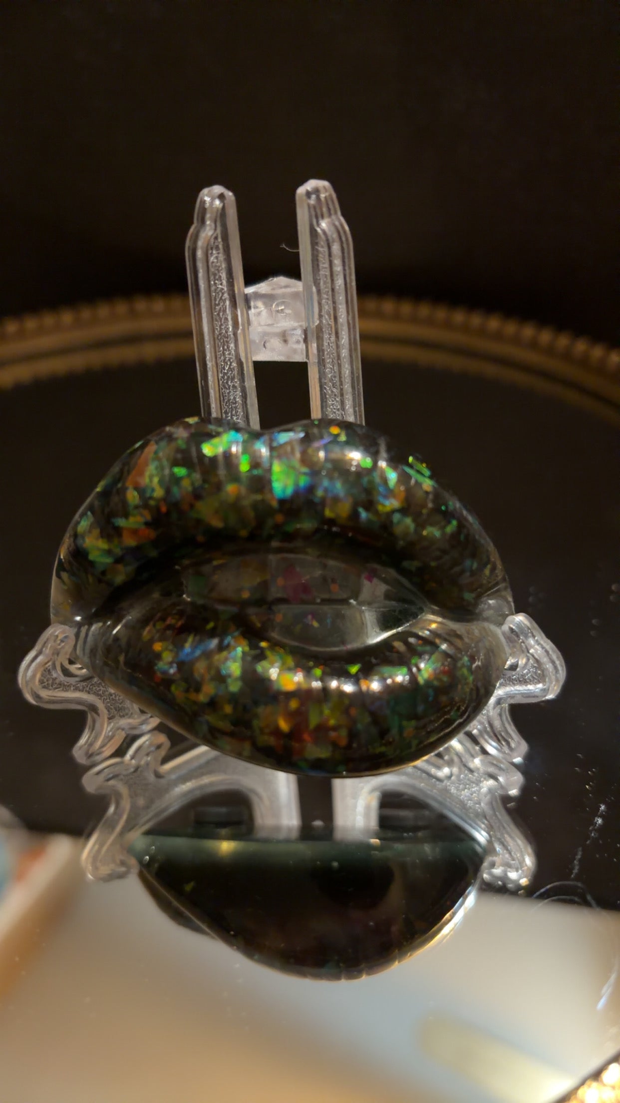 black and glitter lip magnet