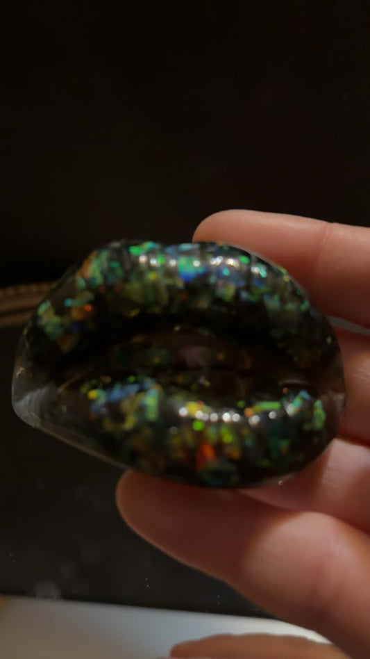 black and glitter lip magnet