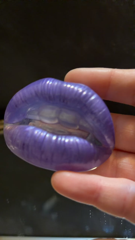 purple lip magnet